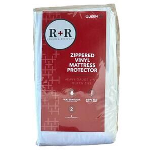 R+R Room & Retreat Queen Size Zippered Vinyl Mattress Protection - Heavy Duty